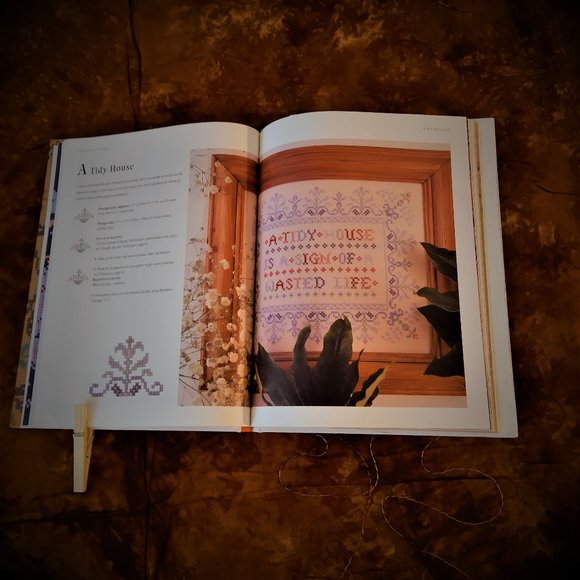 THE GLORIES OF CROSS STITCH BY LAUREN TURNER 2000 - Picture 10 of 16